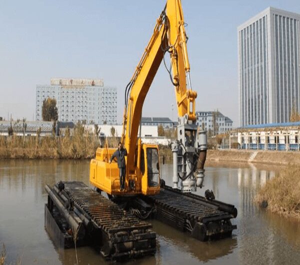 Amphibious Excavator: Versatile Heavy Equipment That Can Operate on Land and Water